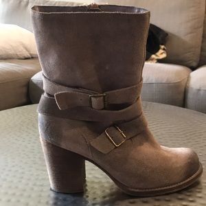 Suede western boots with heel